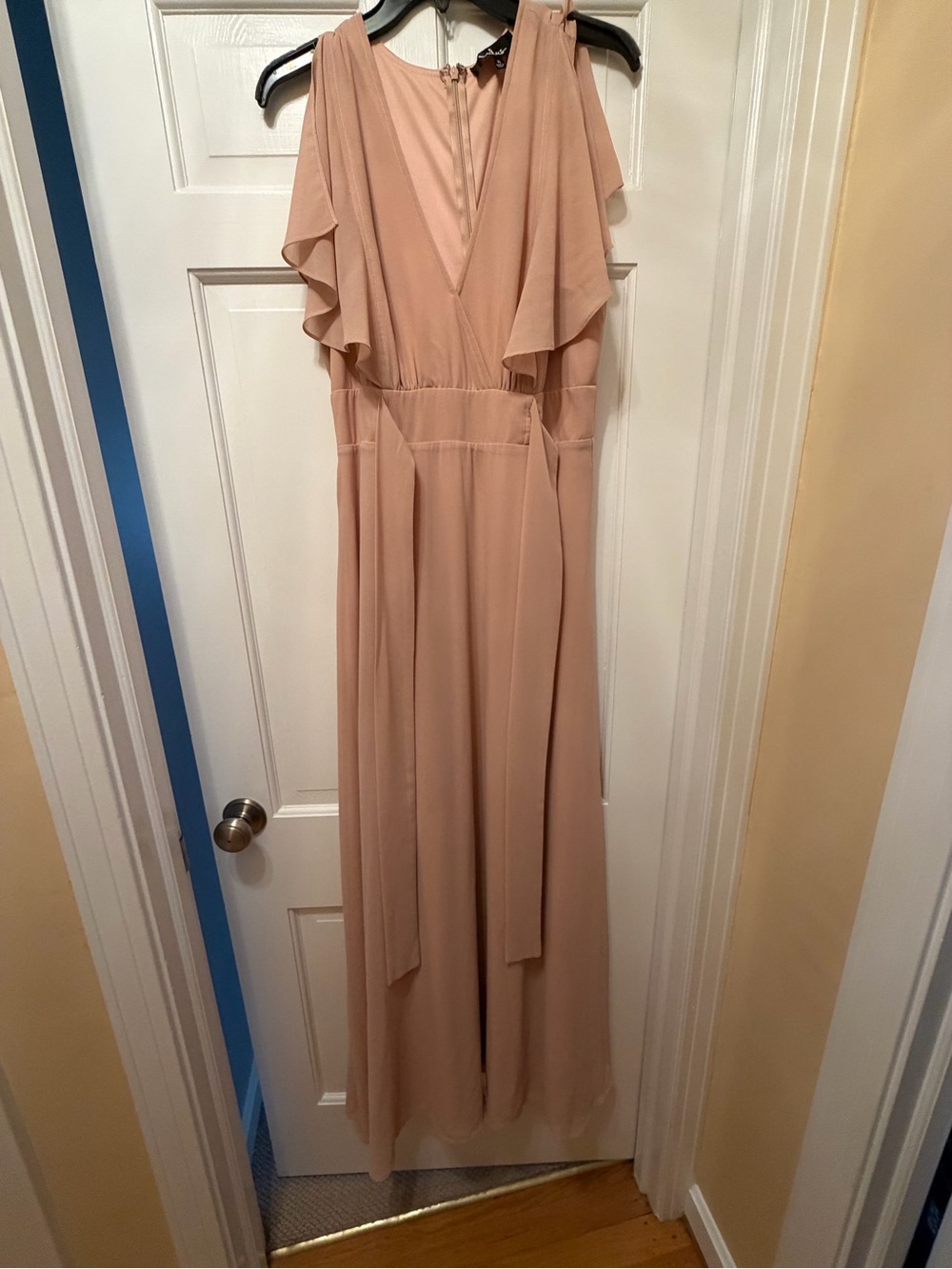 Elegant Blush Evening Dress with Ruffle Sleeves and Tie Waist